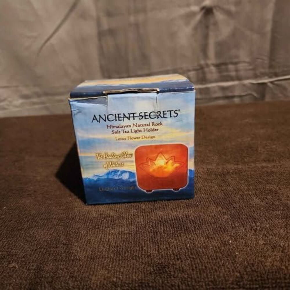 Himalayan pink salt lamp NIB